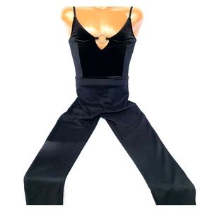 Never worn! H&M Women’s black sleeveless jumpsuit
